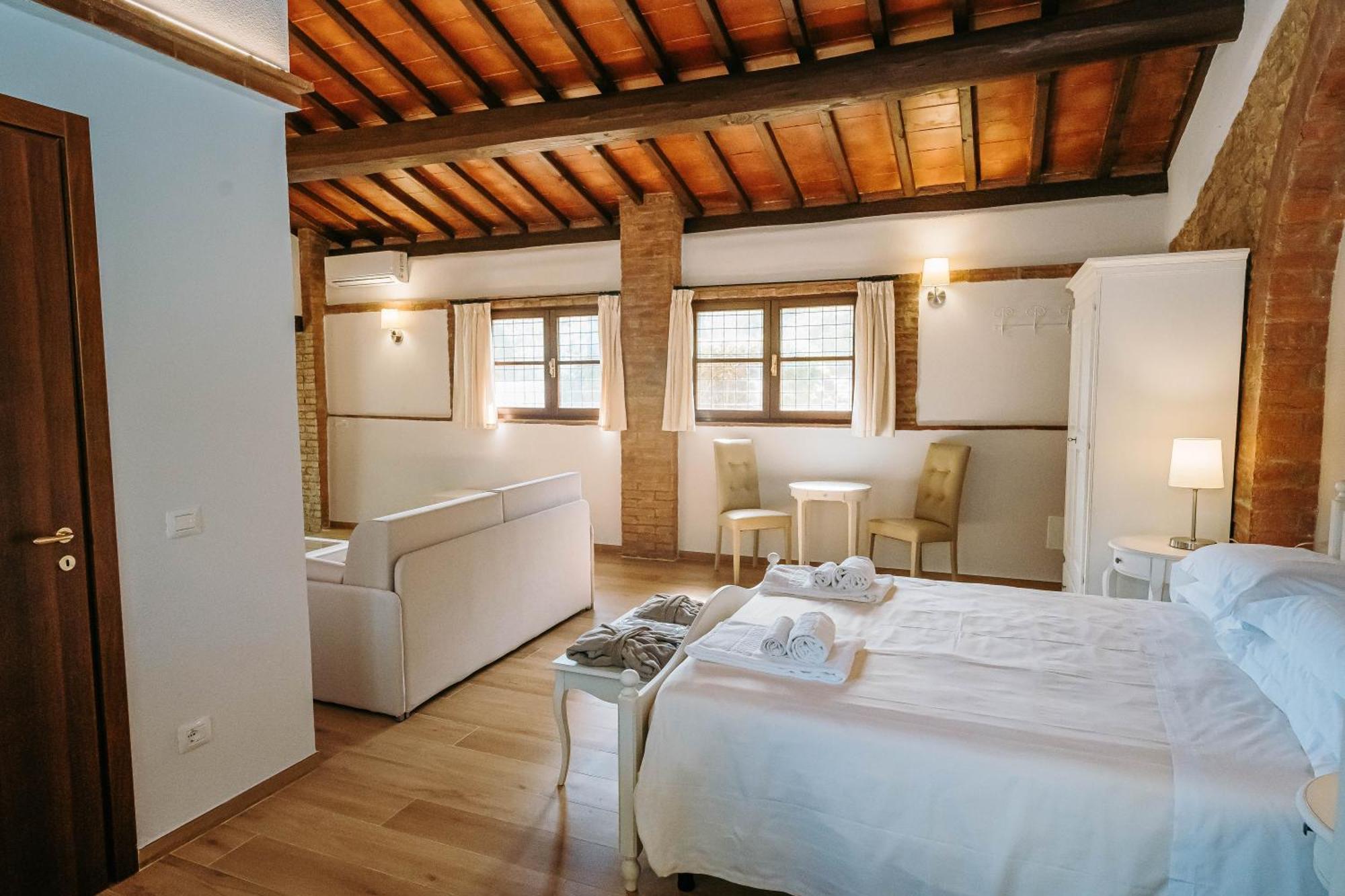 Borgo Il Poggiaccio Residenza D'Epoca Casa de hóspedes Sovicille Exterior foto
